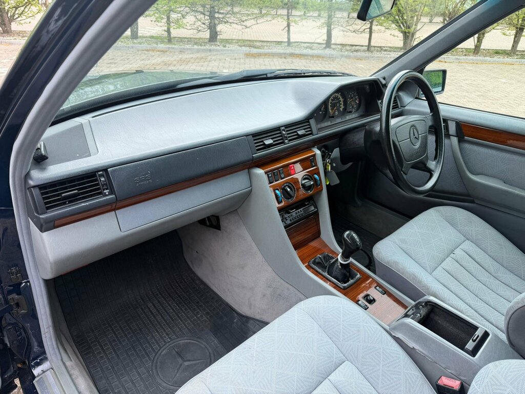 Mercedes-Benz E Class Cpe White #17