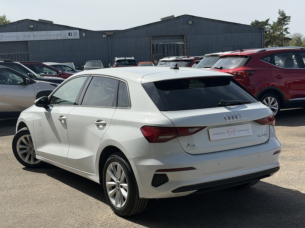 Audi A3 Tfsi Technik DA70UBR White #2
