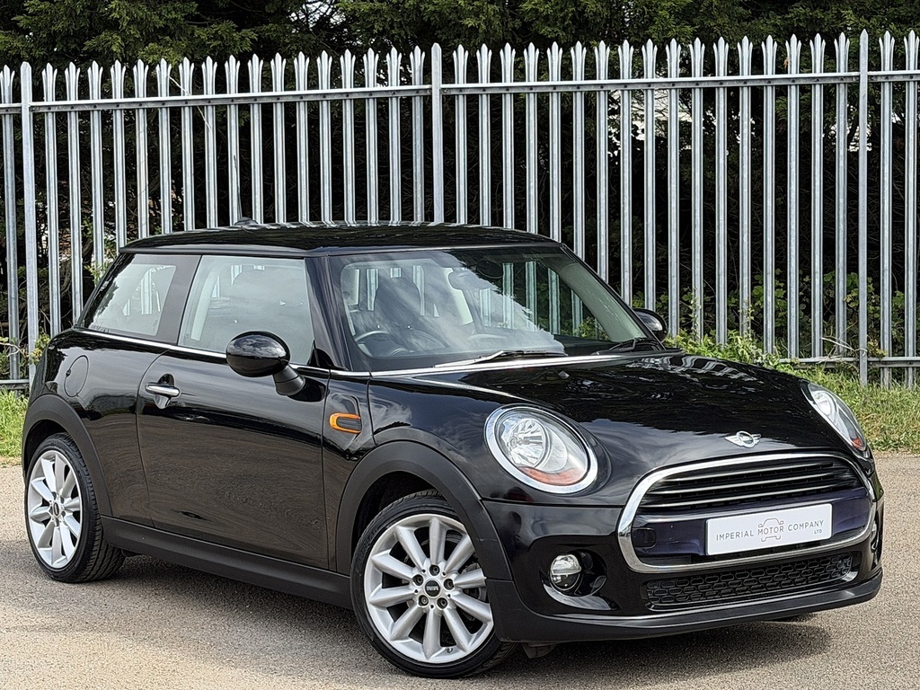 Mini Hatch Cooper Black