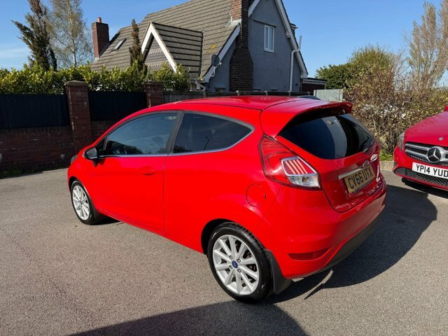 Ford Fiesta 1.5 Tdci Titanium Hatchback Euro Red #3