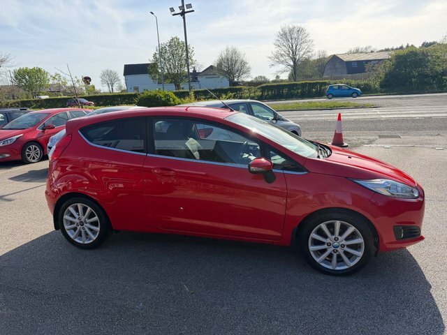 Ford Fiesta 1.5 Tdci Titanium Hatchback Euro Red #5