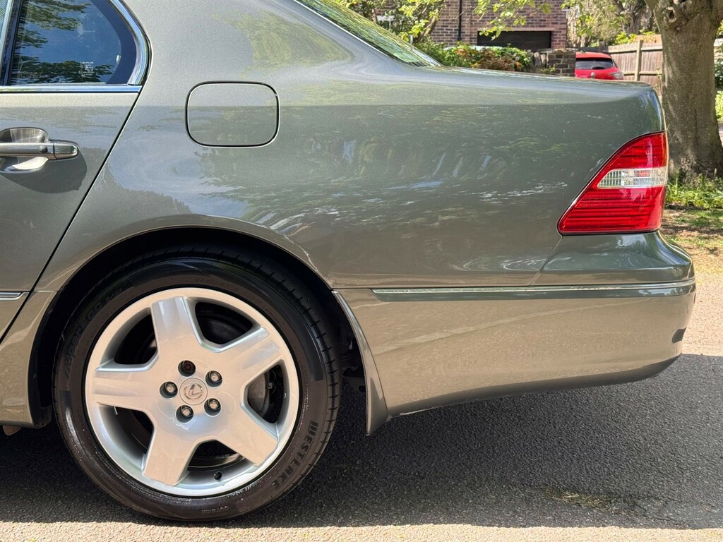 Lexus LS Saloon 4.3 430 2005 Black #32