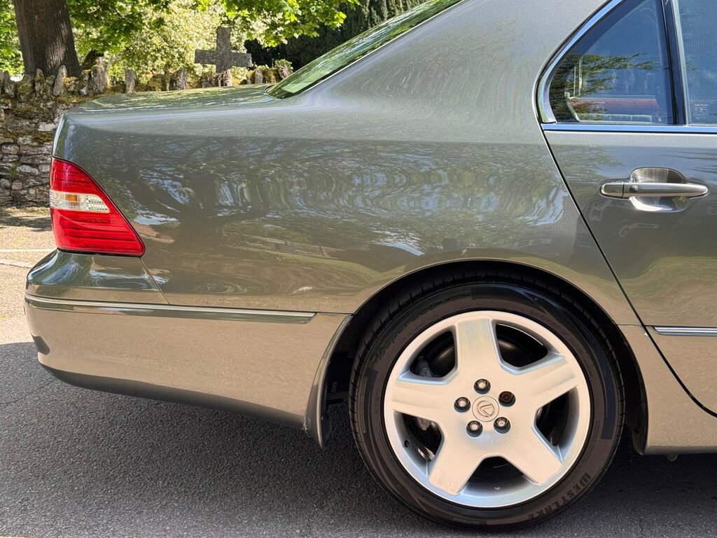 Lexus LS Saloon 4.3 430 2005 Black #37