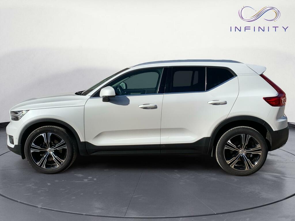 Volvo XC40 2.0 D4 Inscription Pro White #3