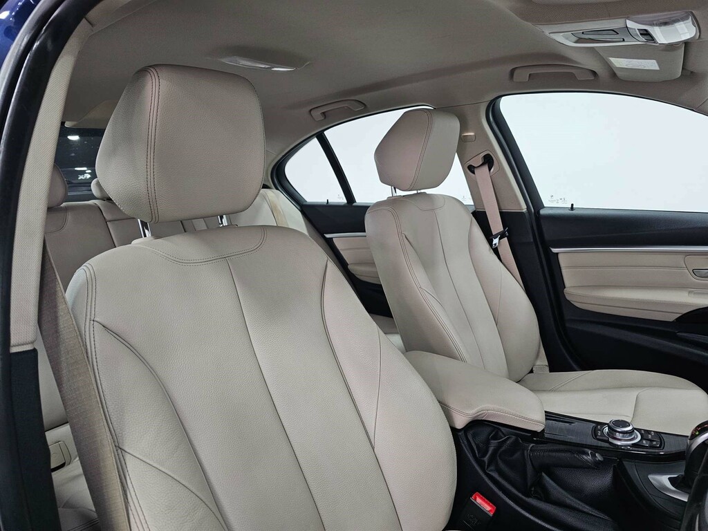 BMW 3 Series Luxury Auto AK66ZXY #3
