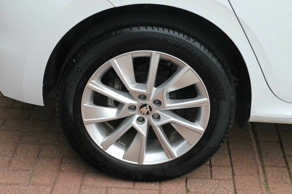 Skoda Kamiq 1.0 Tsi 110 Se Drive Dsg GD72LTU White #5