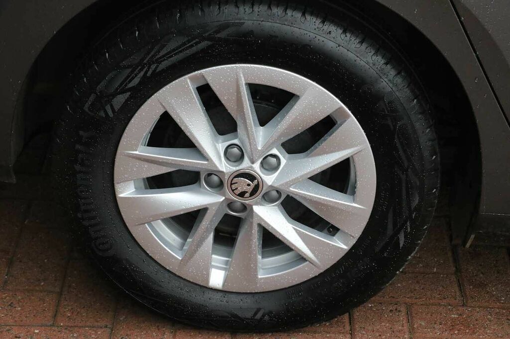 Skoda Fabia 1.0 Tsi 110 Se Comfort Dsg Grey #5