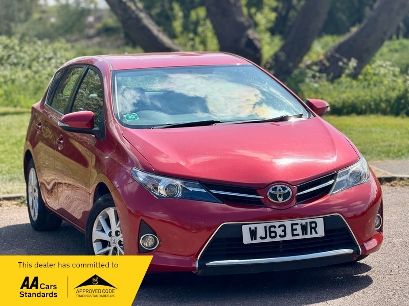 Toyota Auris 1.6 V-matic Icon Hatchback WJ63EWR Red #2