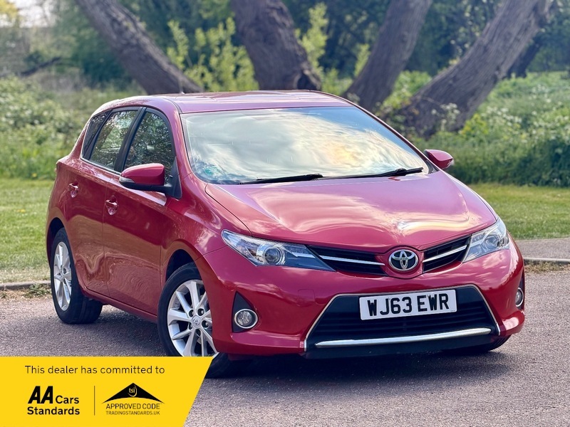 Toyota Auris 1.6 V-matic Icon Hatchback Red