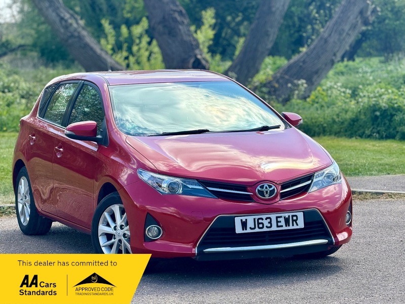 Toyota Auris 1.6 V-matic Icon Hatchback WJ63EWR Red #3