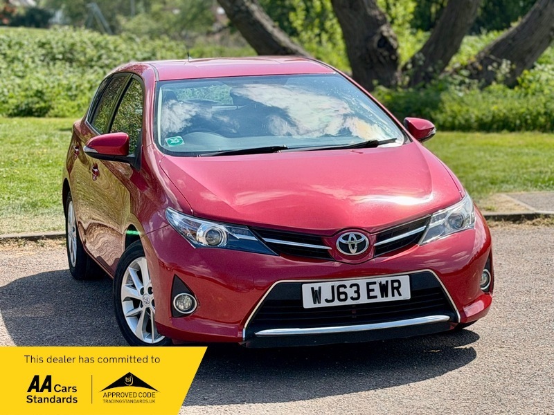 Toyota Auris 1.6 V-matic Icon Hatchback WJ63EWR Red #4
