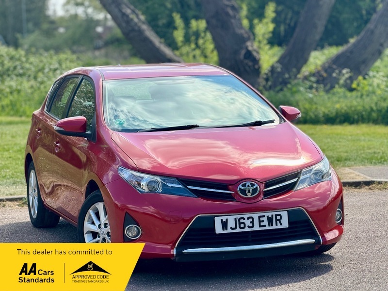 Toyota Auris 1.6 V-matic Icon Hatchback WJ63EWR Red #5