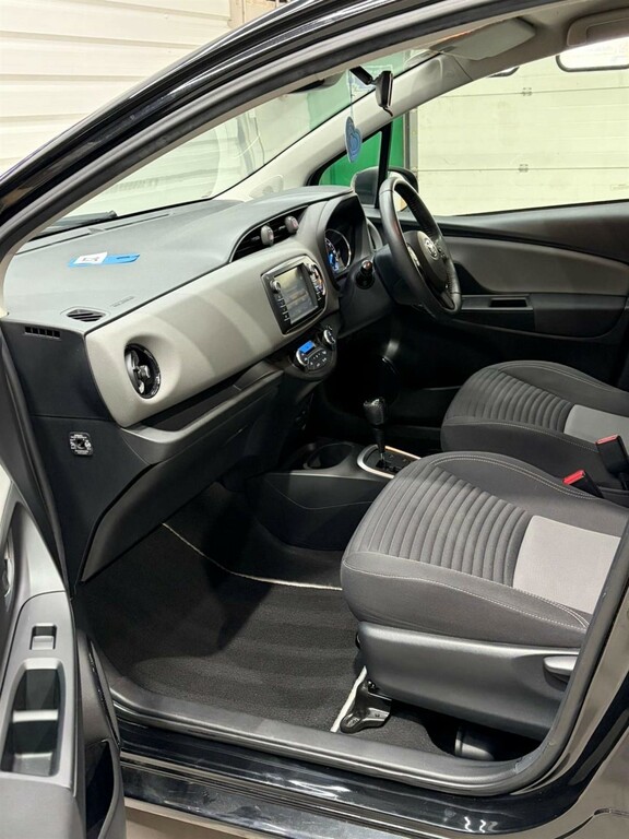 Toyota Yaris Icon Tech Hybrid Vvt-i Cvt YR17YGV #3