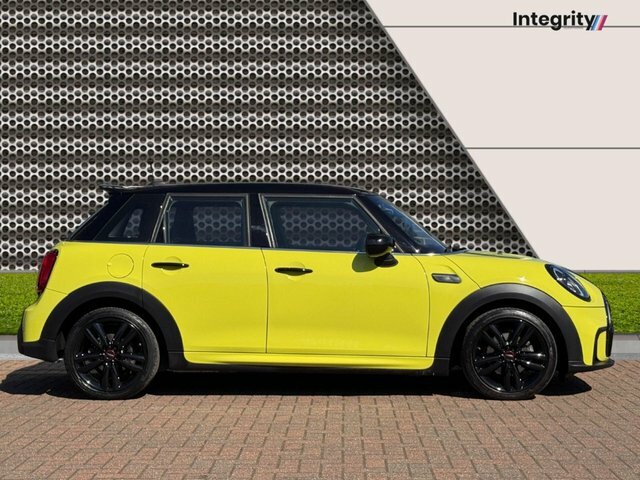 Mini Hatch 2023 1.5 Cooper Sport Hatchback Steptro VO73PYP Yellow #2