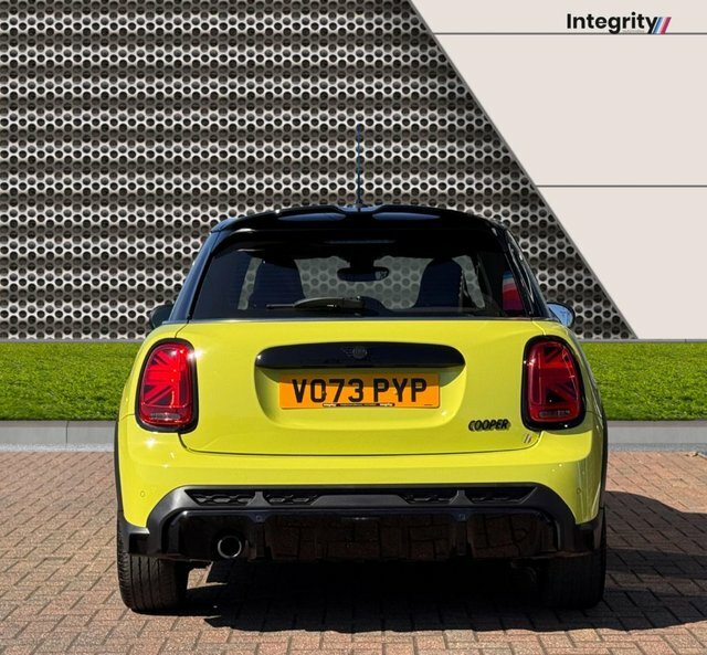 Mini Hatch 2023 1.5 Cooper Sport Hatchback Steptro VO73PYP Yellow #4