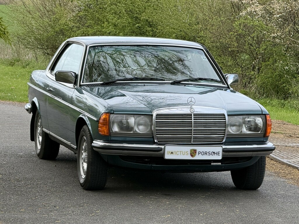 Mercedes-Benz 230 230E Saloon W123 Silver #11