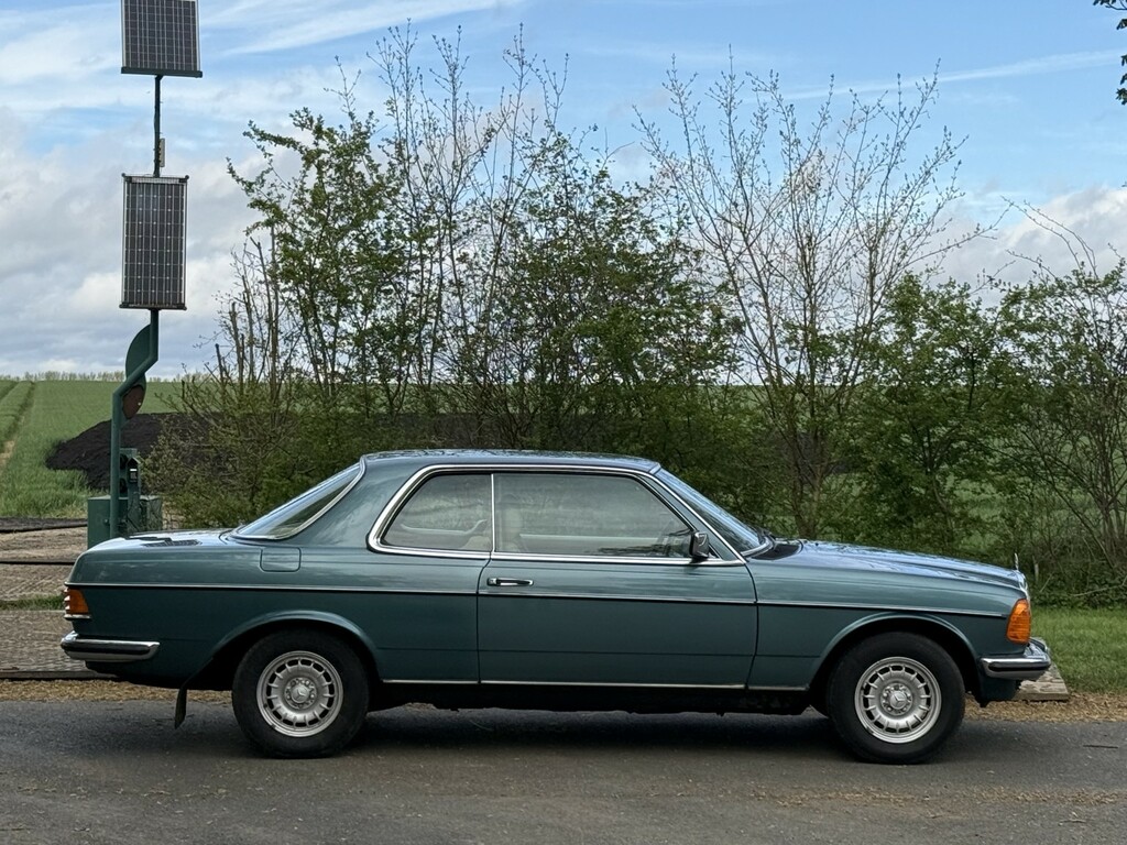 Mercedes-Benz 230 230E Saloon W123 Silver #12