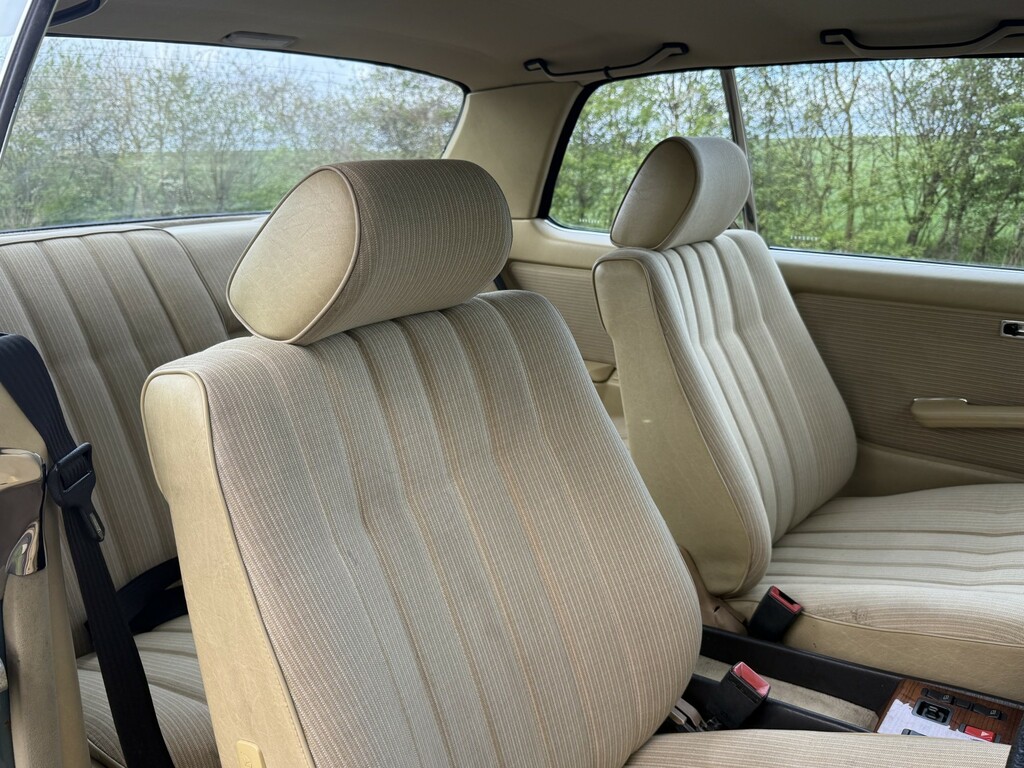 Mercedes-Benz 230 230E Saloon W123 Silver #7