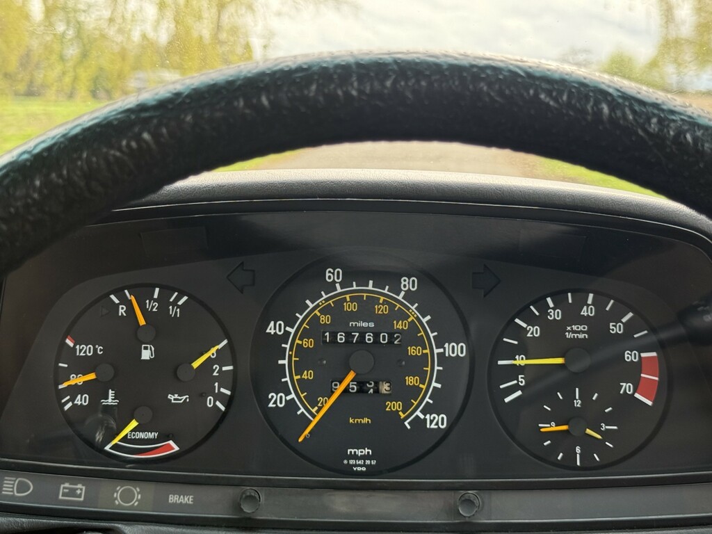 Mercedes-Benz 230 230E Saloon W123 Silver #30