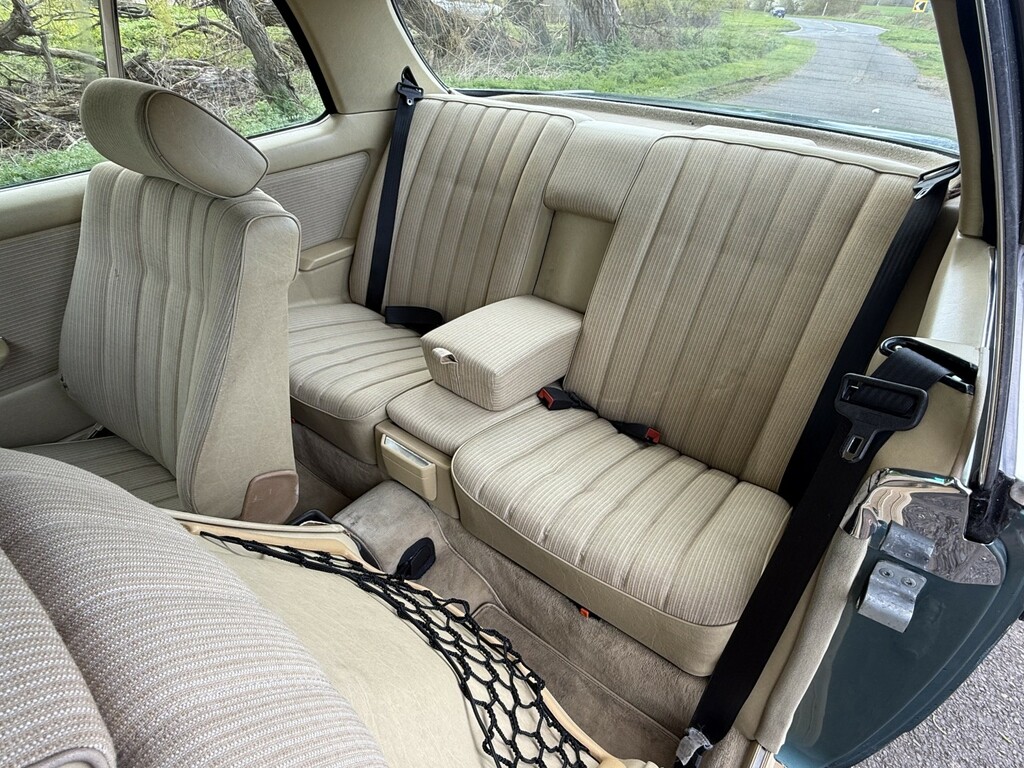 Mercedes-Benz 230 230E Saloon W123 Silver #24