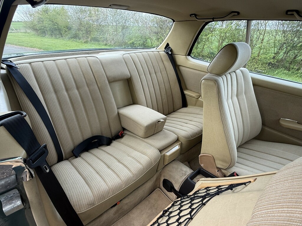 Mercedes-Benz 230 230E Saloon W123 Silver #46