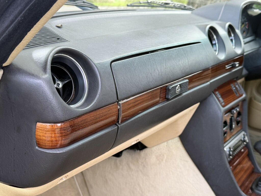 Mercedes-Benz 230 230E Saloon W123 Silver #20