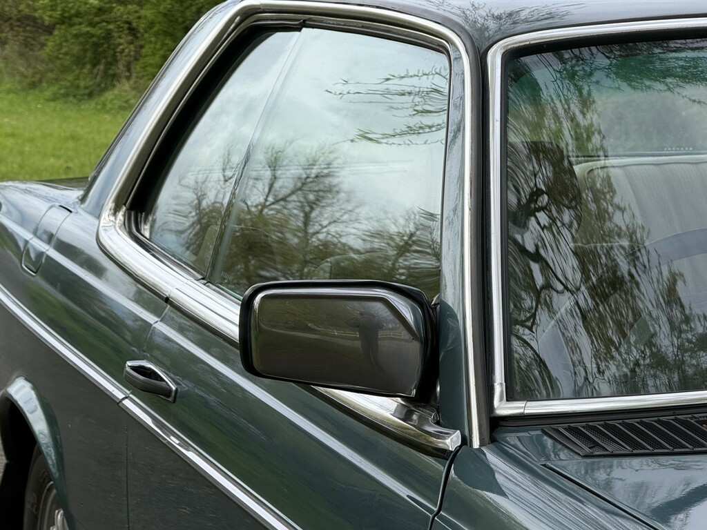 Mercedes-Benz 230 230E Saloon W123 Silver #13