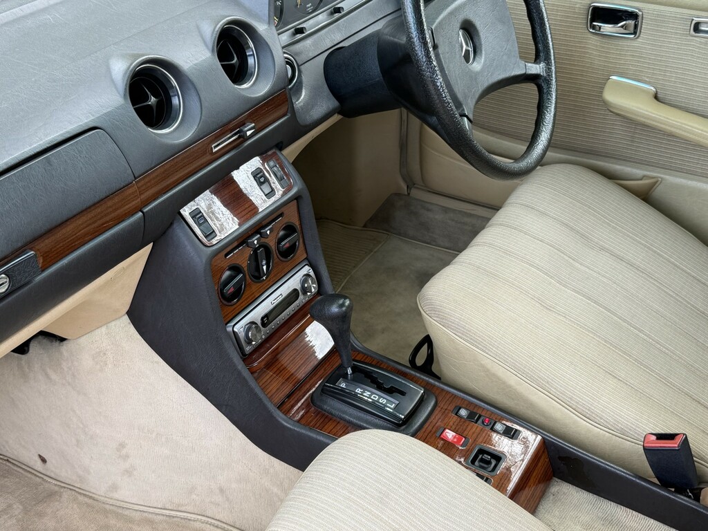 Mercedes-Benz 230 Coupe Green #5