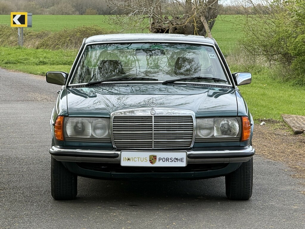 Mercedes-Benz 230 Coupe Green #3