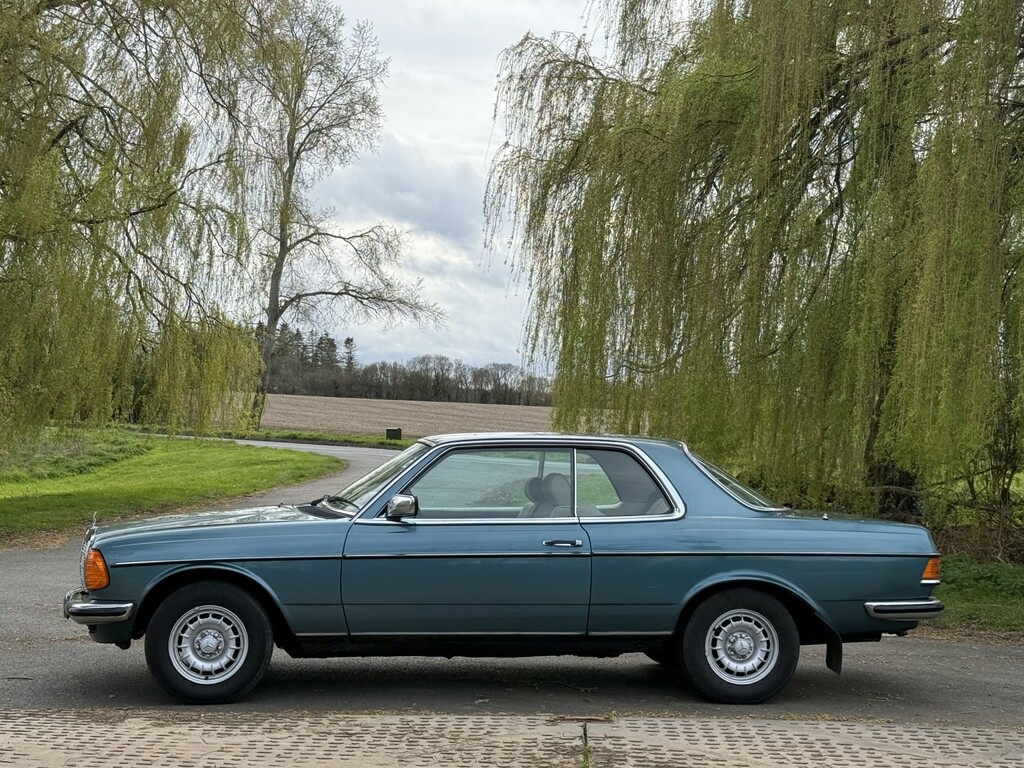 Mercedes-Benz 230 230E Saloon W123 Silver #9