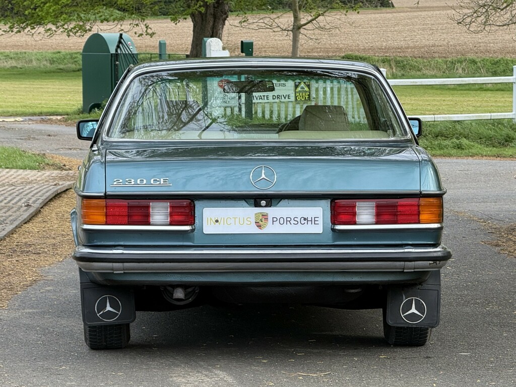 Mercedes-Benz 230 230E Saloon W123 Silver #8