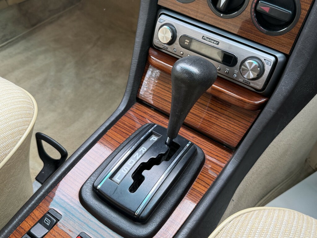 Mercedes-Benz 230 230E Saloon W123 Silver #41