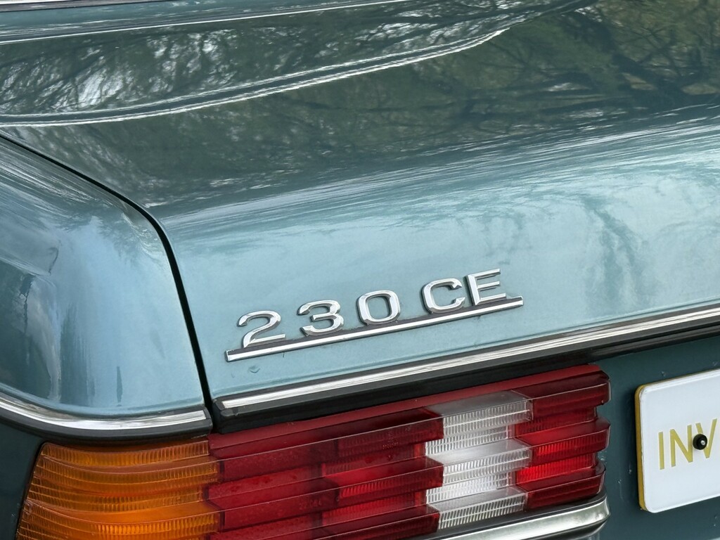 Mercedes-Benz 230 230E Saloon W123 Silver #15