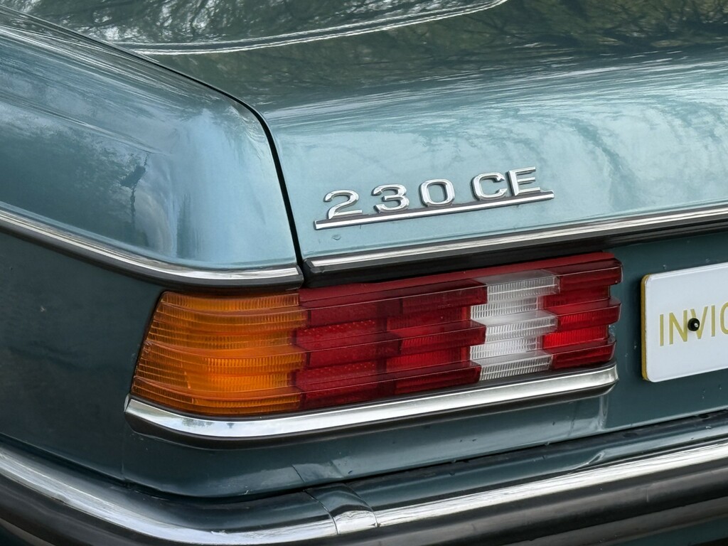 Mercedes-Benz 230 230E Saloon W123 Silver #35