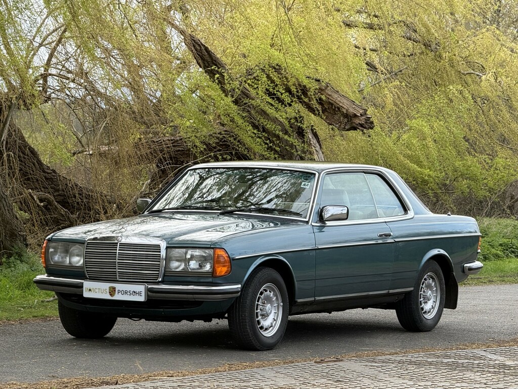 Mercedes-Benz 230 230E Saloon W123 Silver #44