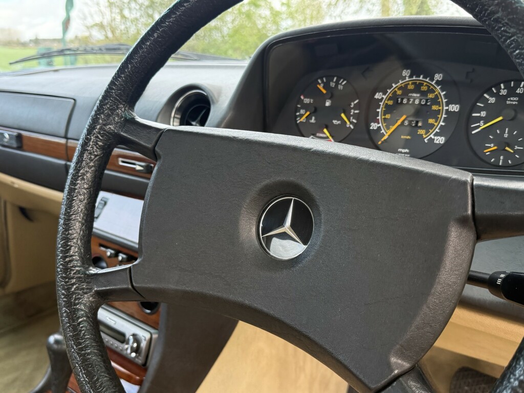 Mercedes-Benz 230 230E Saloon W123 Silver #39
