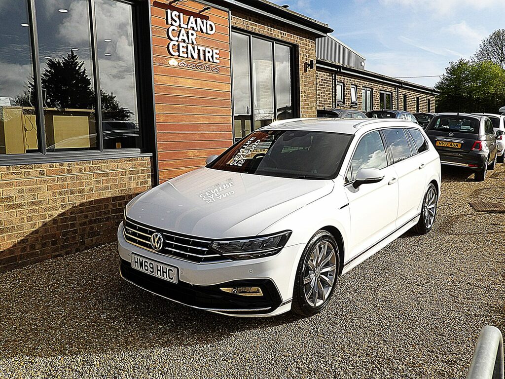 Volkswagen Passat 2.0 Tdi Scr 190 R-line Estate White #4