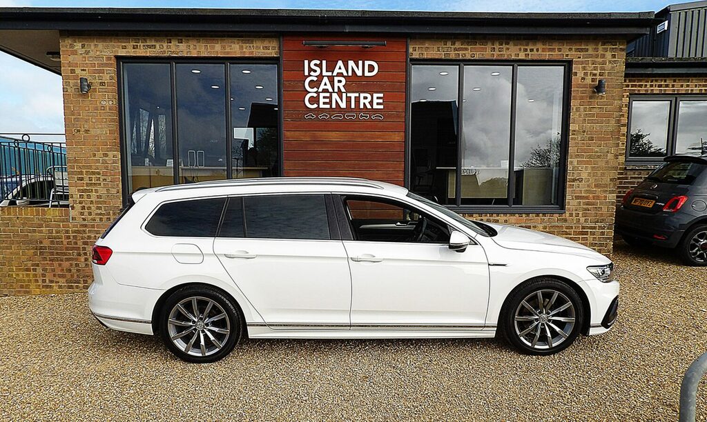 Volkswagen Passat 2.0 Tdi Scr 190 R-line Estate White #2
