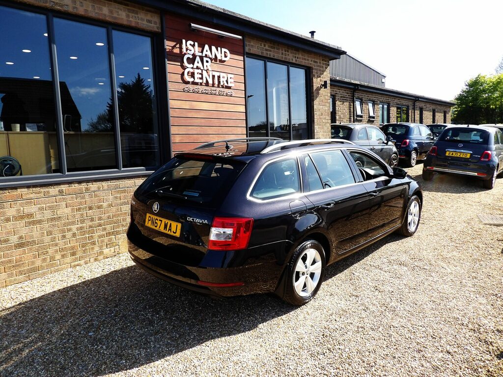 Skoda Octavia 2.0 Tdi Cr Se Technology Estate PN67WAJ Black #4