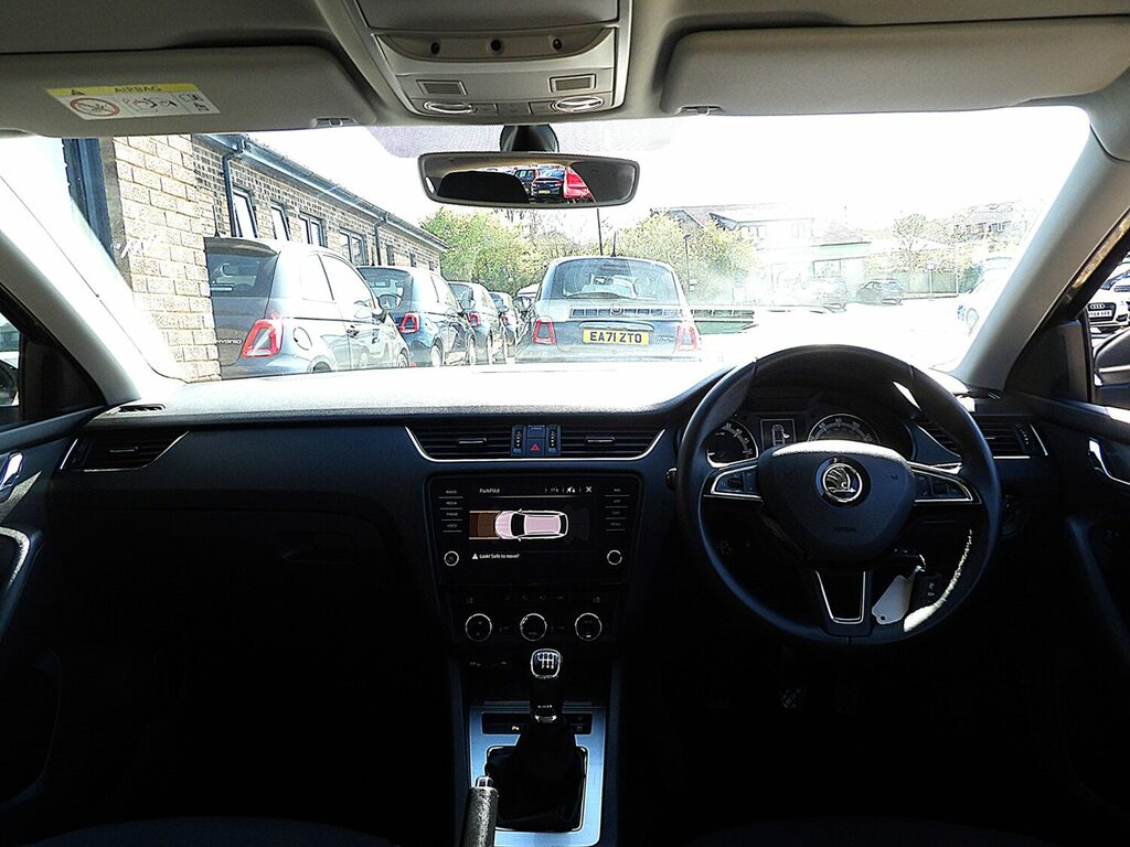 Skoda Octavia 2.0 Tdi Cr Se Technology Estate PN67WAJ Black #5
