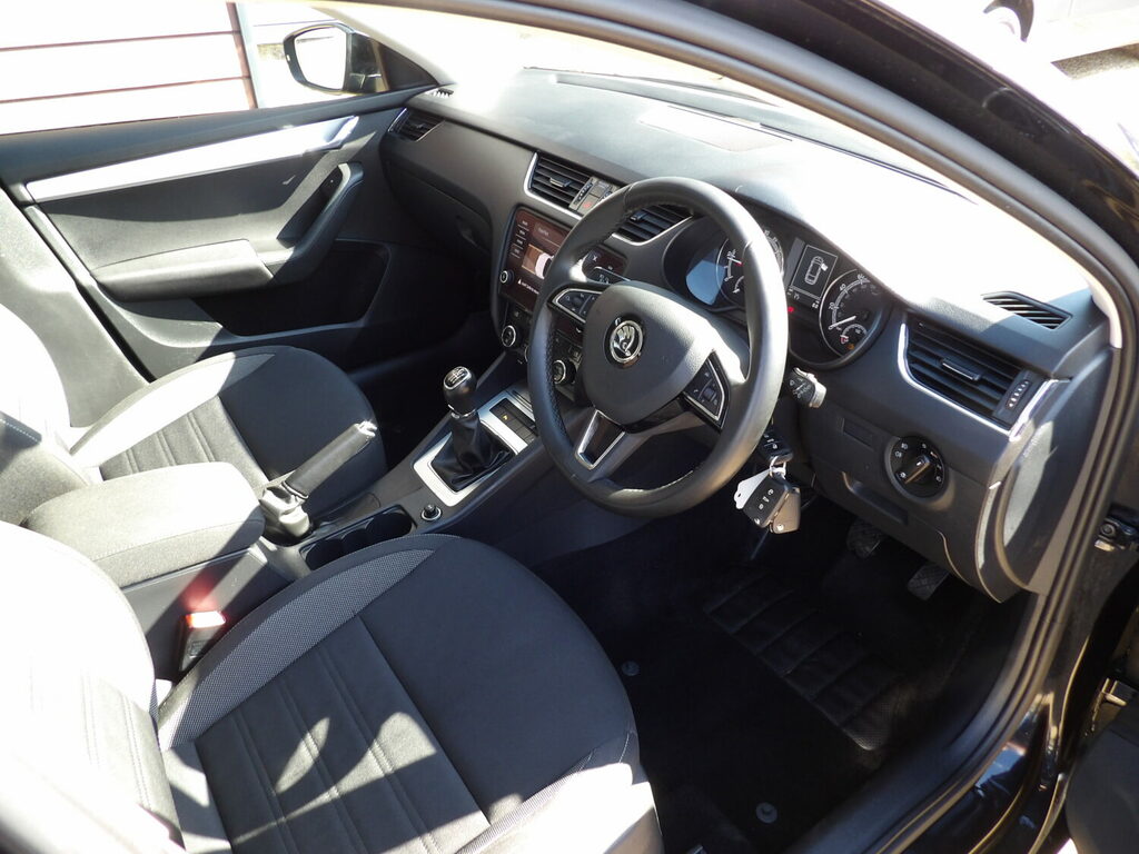 Skoda Octavia 2.0 Tdi Cr Se Technology Estate PN67WAJ Black #6