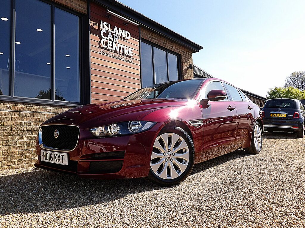 Jaguar XE 2.0D Prestige Saloon Red