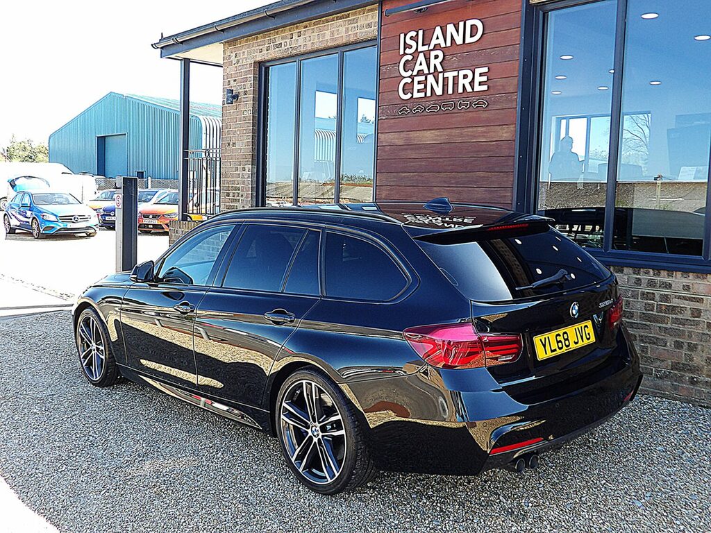 BMW 3 Series Touring Shadow Edition Stunning YL68JVG Black #4