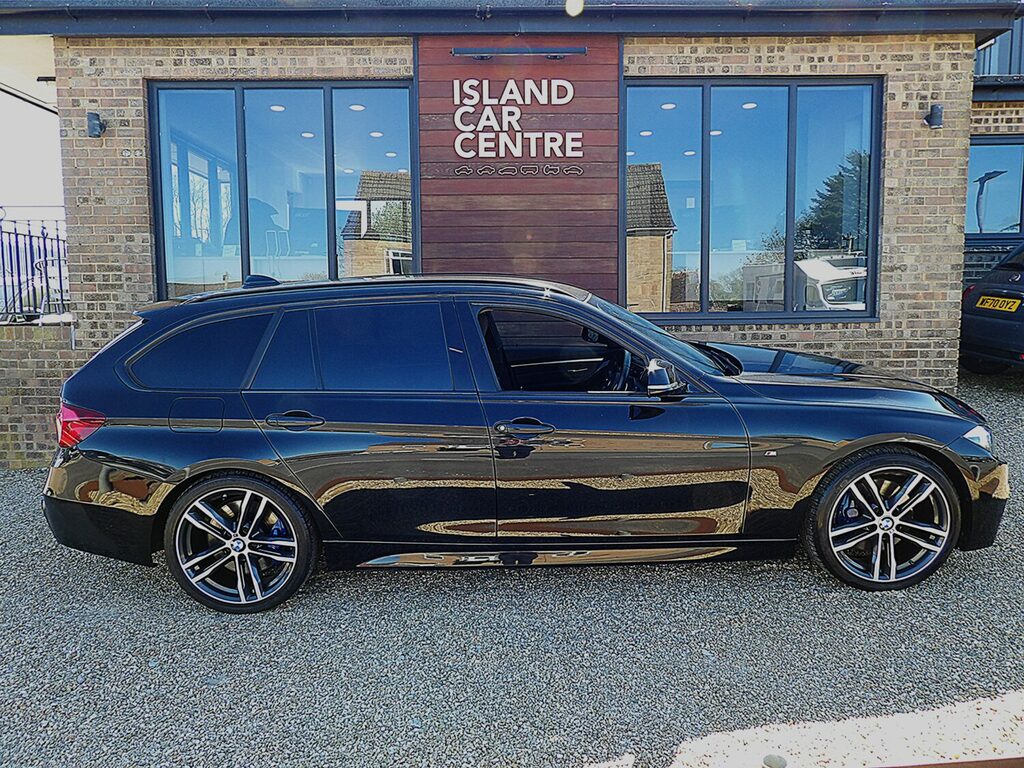 BMW 3 Series Touring Shadow Edition Stunning YL68JVG Black #2