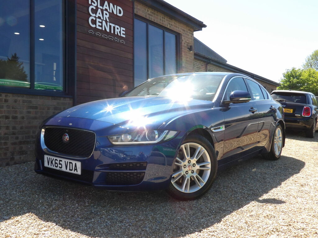 Jaguar XE 2.0 Prestige Saloon Blue