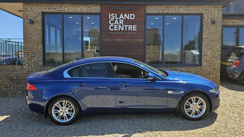 Jaguar XE 2.0 Prestige Saloon Blue #3