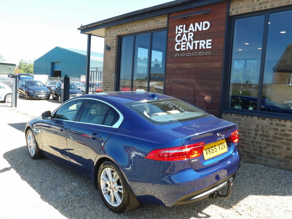 Jaguar XE 2.0 Prestige Saloon Blue #5