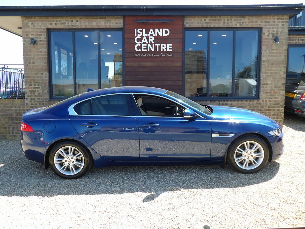 Jaguar XE 2.0 Prestige Saloon Blue #2