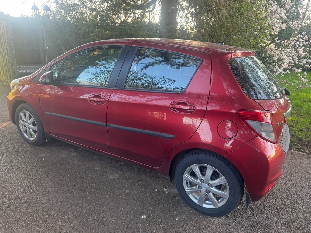 Toyota Yaris 1.33 Dual Vvt-i Tr Hatchback Multidrive WF62VHR Red #4