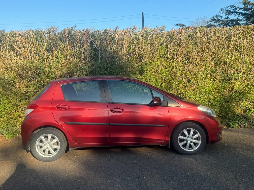 Toyota Yaris 1.33 Dual Vvt-i Tr Hatchback Multidrive WF62VHR Red #2